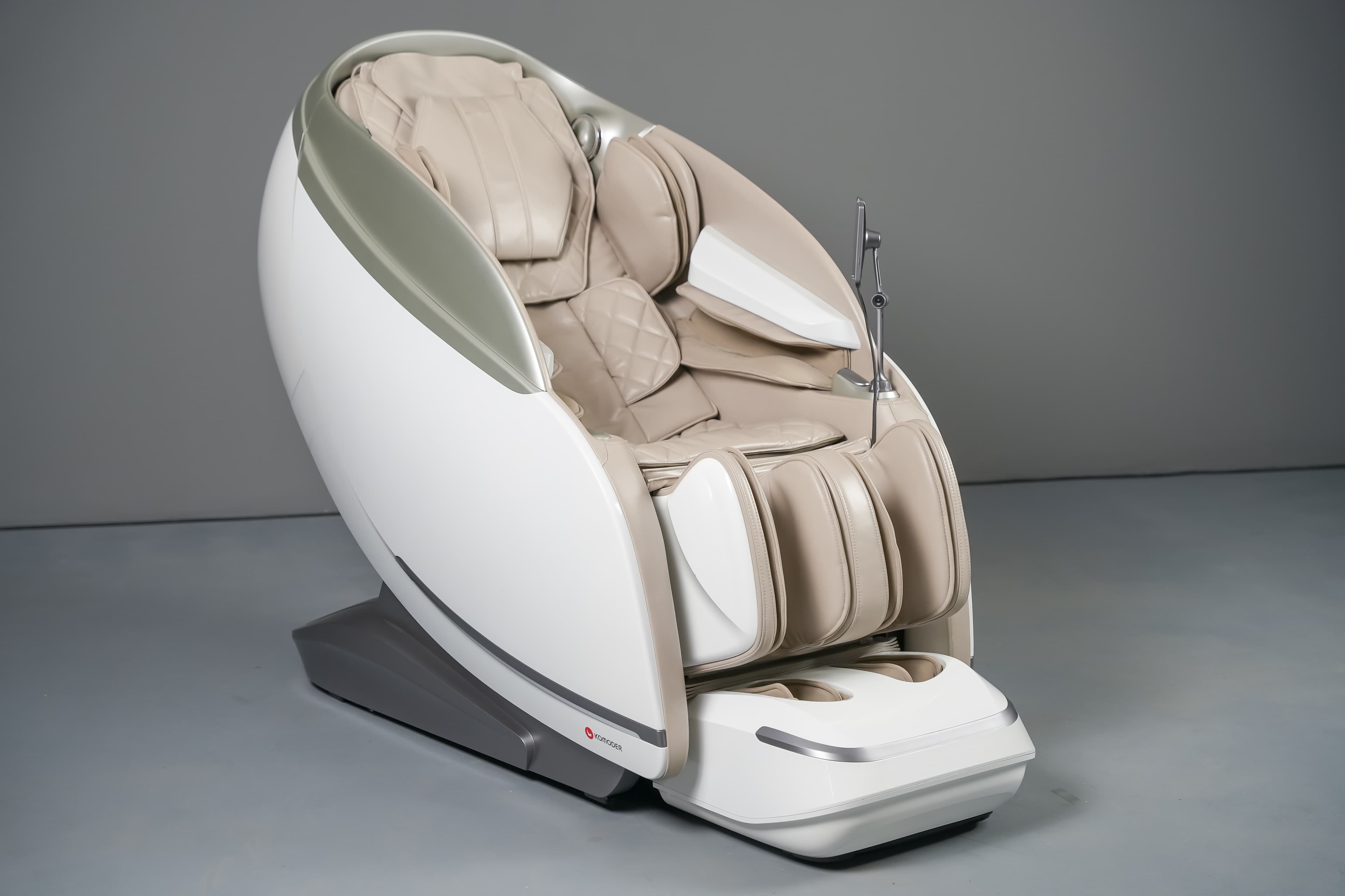 THERAPEUTIX 4D white color resealed massage chair