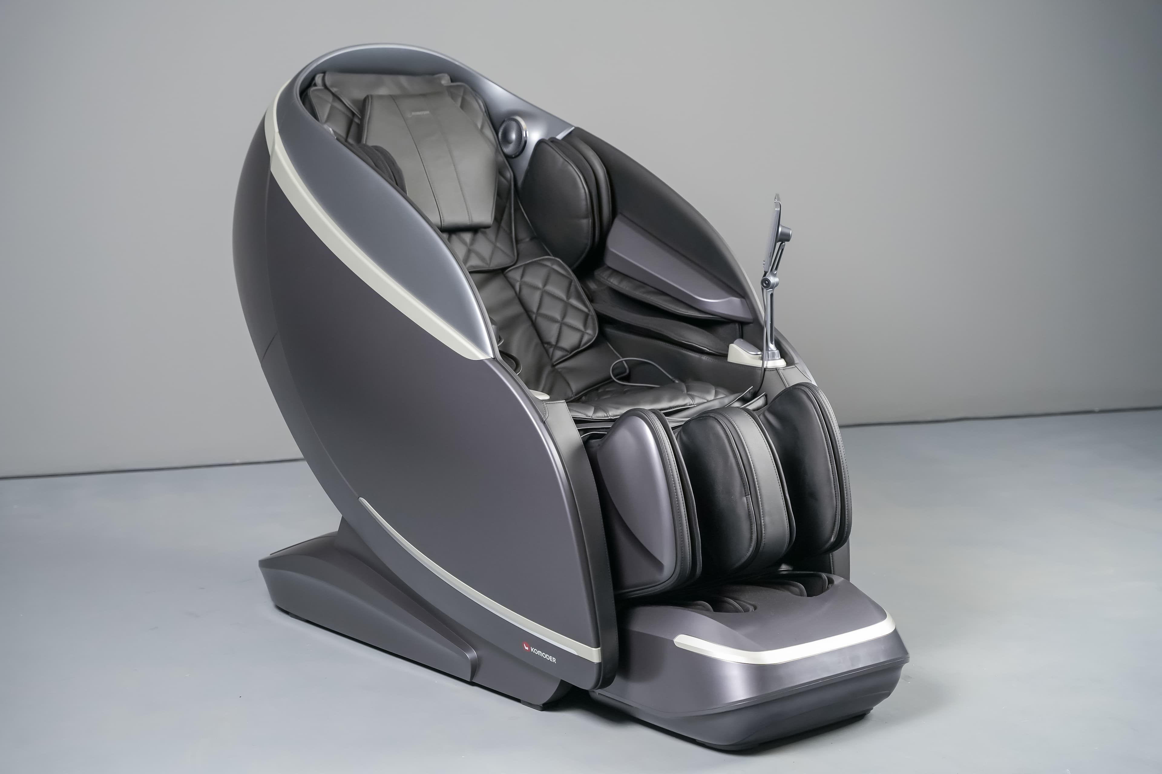THERAPEUTIX 4D black color resealed massage chair